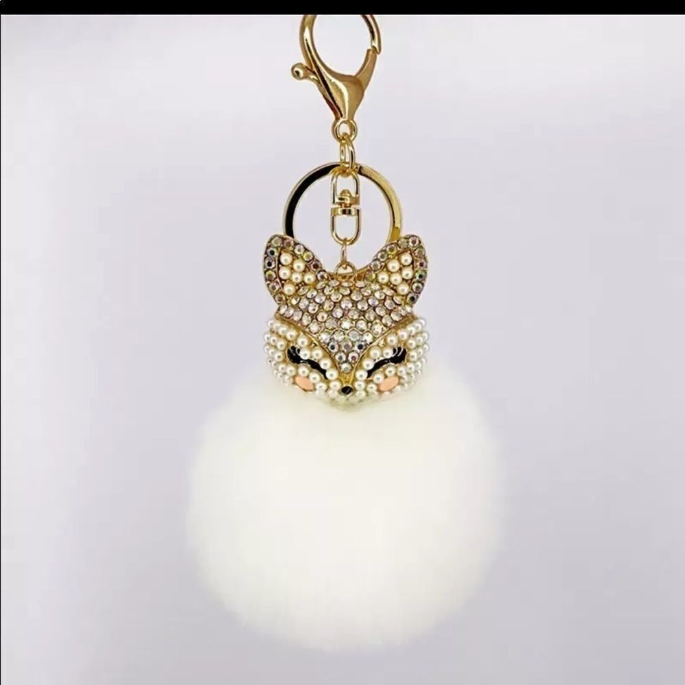WHITE CRYSTAL/PEARL FOX POMPOM KEYCHA…‎